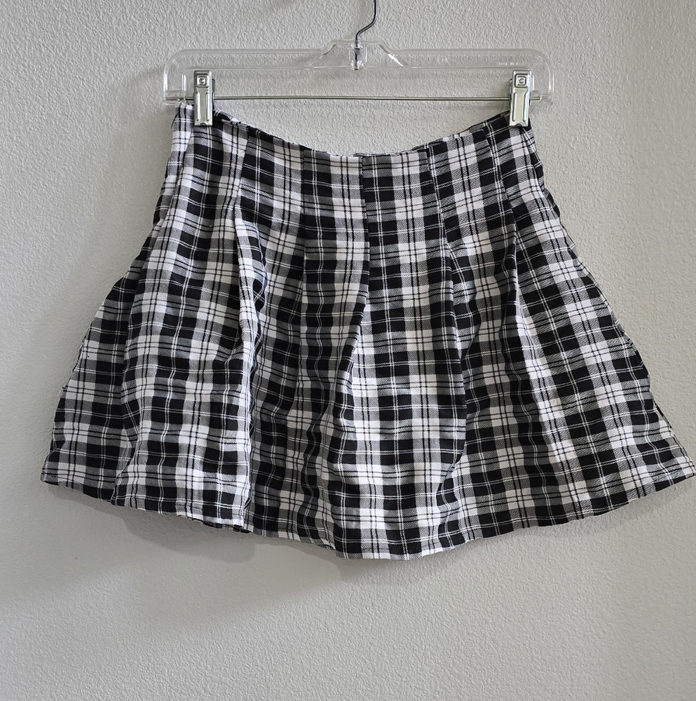 Plaid Mini Skirt in Black and White size small